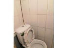 Сдается комната в пятикомнатной квартире, в одной из комнат никто не живет.